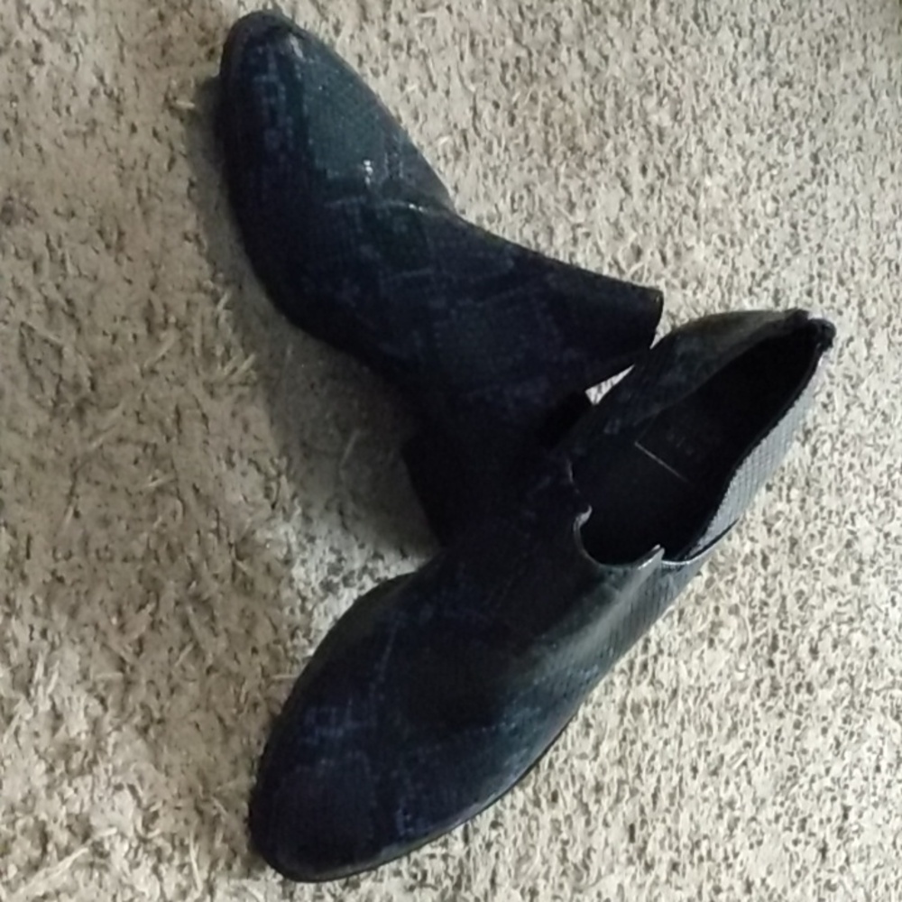 Navy blue croc embossed Western style bootie, faux leather, zip back